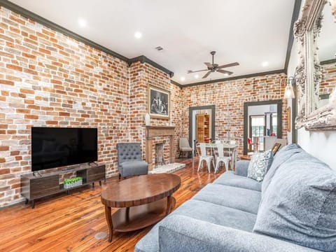 TV and multimedia, Living room, Seating area, Dining area, fireplace, furniture