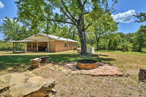 Private Hot Tub and Yard Secluded Broken Bow Home! House in Broken Bow