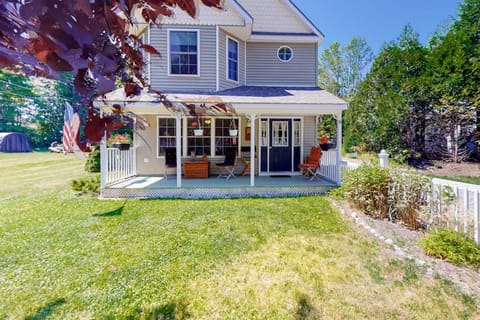 Property building, Spring, Day, Garden