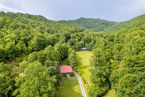 Pebble on The Creek House in Qualla