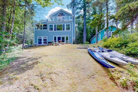 Property building, Nearby landmark, Day, Natural landscape, Activities, Garden