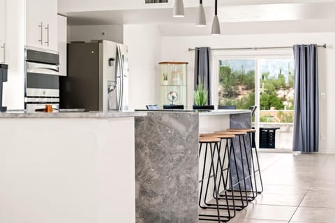 Hill Top - Scenic Villa W Panoramic Views & Pool House in Casas Adobes