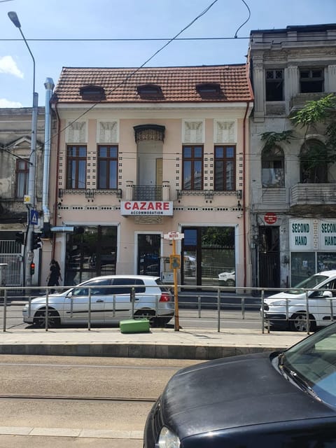 Property building, Facade/entrance, Property logo or sign