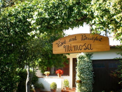 Facade/entrance, Property logo or sign, Library, Balcony/Terrace, Lobby or reception, Garden view