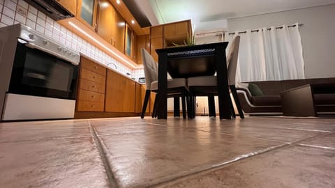 Kitchen or kitchenette, Dining area, oven