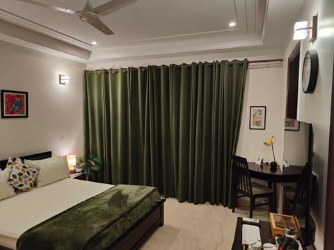 Photo of the whole room, Bedroom