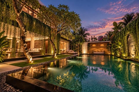 Property building, Swimming pool, Breakfast, sunbed