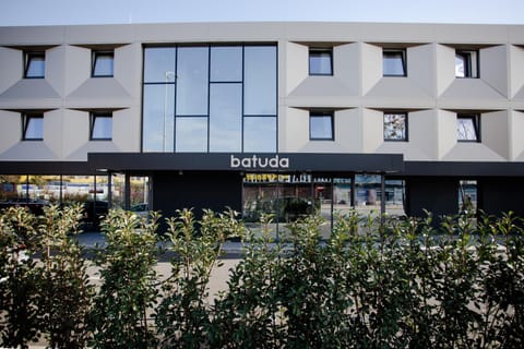 Property building, Day