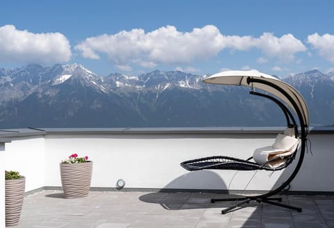 View (from property/room), Balcony/Terrace, Mountain view