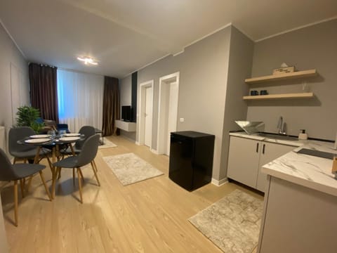 Kitchen or kitchenette, Living room, Seating area, Dining area