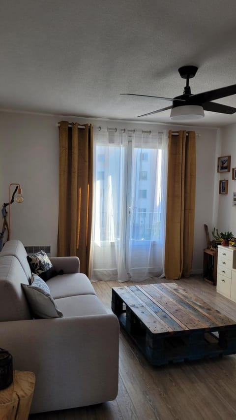 Living room, air conditioner