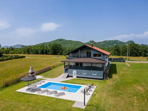 Property building, Day, Natural landscape, Garden, Garden view, Mountain view, Pool view, Swimming pool, sunbed
