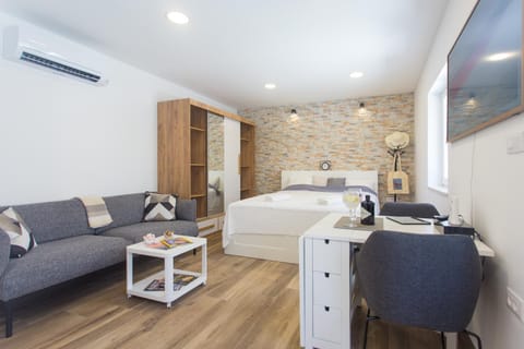 Living room, Photo of the whole room