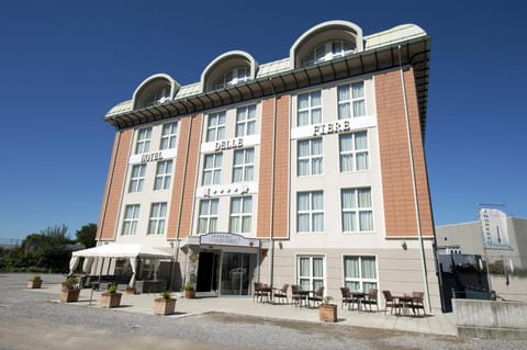 Facade/entrance, Balcony/Terrace