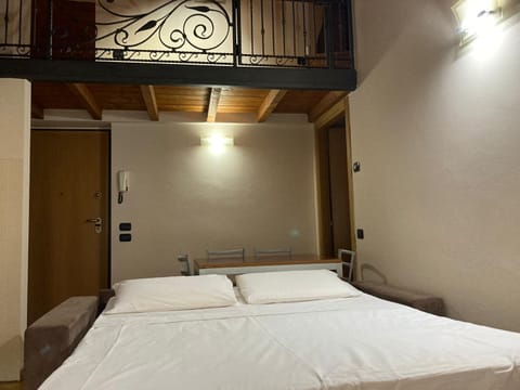 Downtown Room Apartment in Bergamo