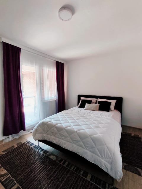 Bed, Balcony/Terrace, Bedroom