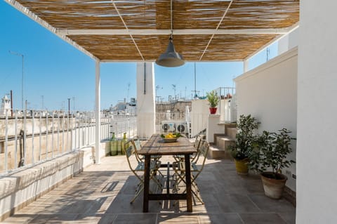 Patio, Summer, Balcony/Terrace, Dining area, City view, Landmark view, Sea view, Street view
