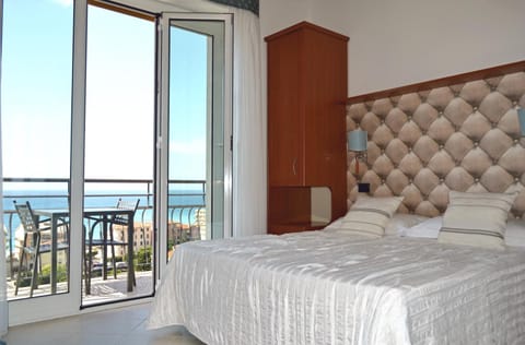 View (from property/room), Balcony/Terrace, Photo of the whole room, Sea view