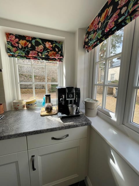 Coffee/tea facilities, kitchen