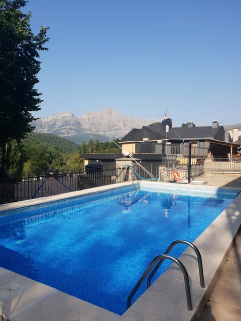 Mountain view, Swimming pool, sunbed