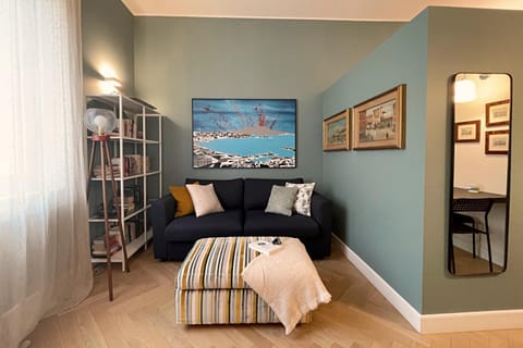 Living room, Photo of the whole room