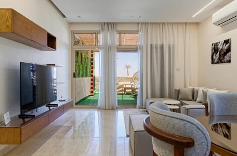 TV and multimedia, Balcony/Terrace, Living room, Seating area, Dining area, air conditioner