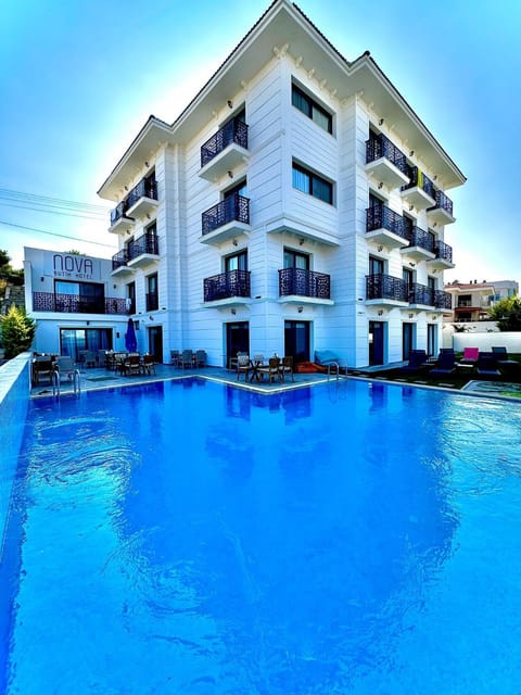 Property building, Pool view, Swimming pool