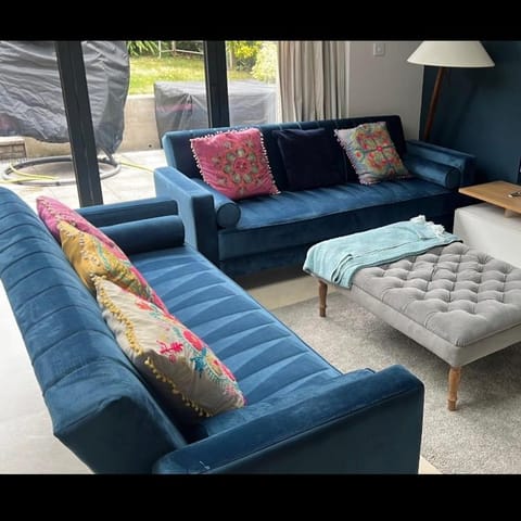 Beautiful 4 Double Bedroom House in Poole with Hot tub, near Sandbanks House in Poole