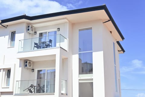 Property building, Balcony/Terrace