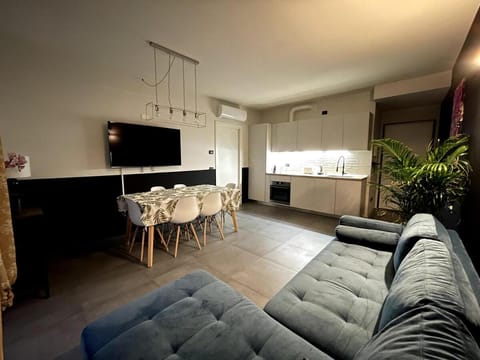 CITY CENTER - Modern flat with FREE PARKING and WIFI - Apt B Apartment in Bergamo
