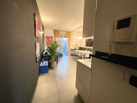 CITY CENTER - Modern flat with FREE PARKING and WIFI - Apt B Apartment in Bergamo