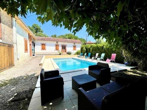 Property building, Patio, Swimming pool