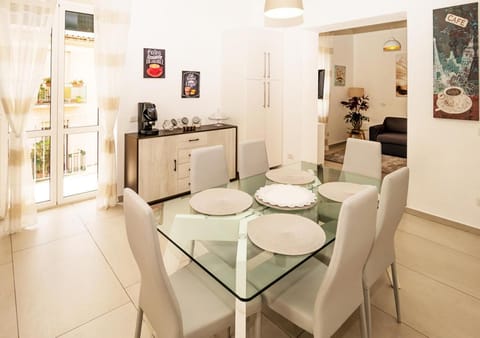 Kitchen or kitchenette, Seating area, Dining area, kitchen