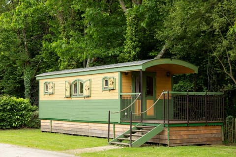 Rives Nature Campground/ 
RV Resort in Brittany