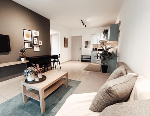 Living room, Lounge or bar, Seating area, Dining area