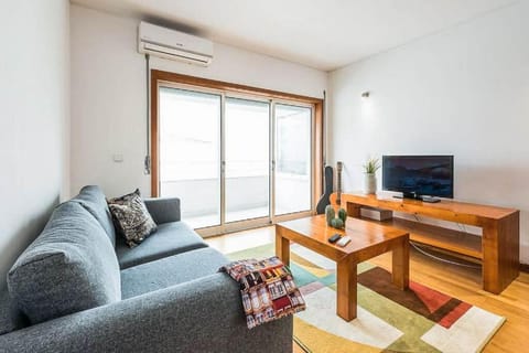 TV and multimedia, Living room, Seating area, air conditioner