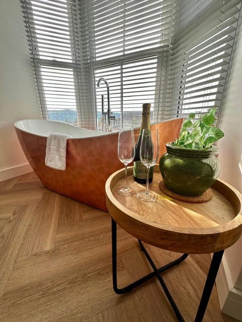 Bedroom, Bath