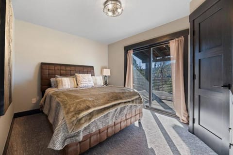 Rising Sun, Restful Cabin At Terry Peak Cabin in North Lawrence