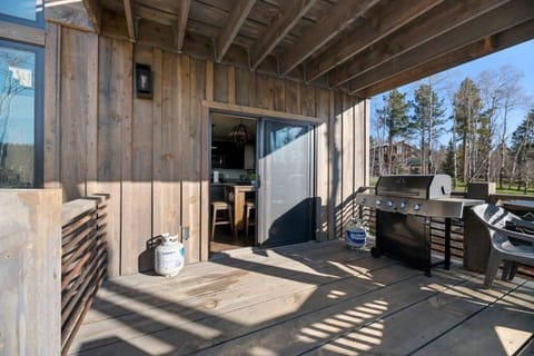 Rising Sun, Restful Cabin At Terry Peak Cabin in North Lawrence