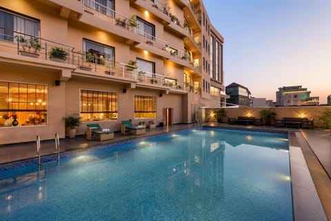 Swimming pool