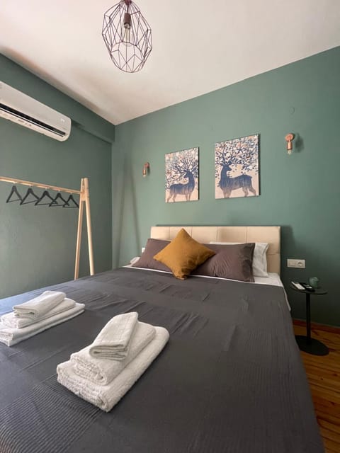 Bedroom, air conditioner