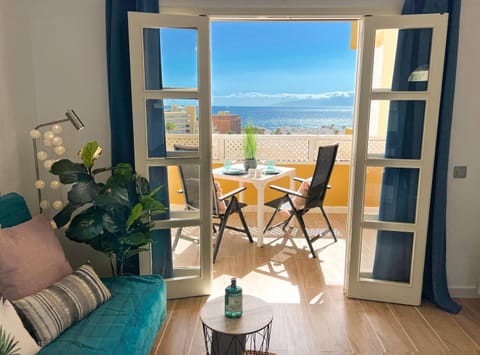 Balcony/Terrace, Living room, Seating area, Sea view