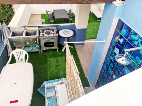 Shower, Balcony/Terrace, Kitchen or kitchenette, Dining area