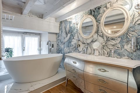 Bathroom, Bath