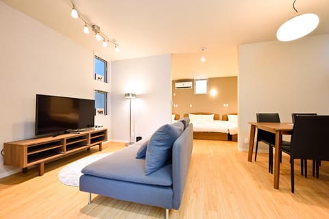 TV and multimedia, Living room, Photo of the whole room, Dining area, air conditioner