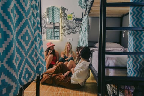 Photo of the whole room, Decorative detail, Bedroom, group of guests, bunk bed, air conditioner