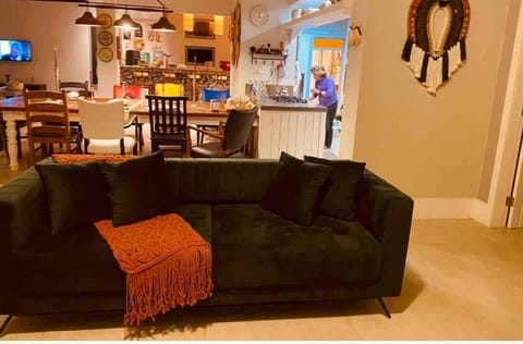 Communal lounge/ TV room, TV and multimedia, Kitchen or kitchenette, Living room, Seating area, Dining area, minibar