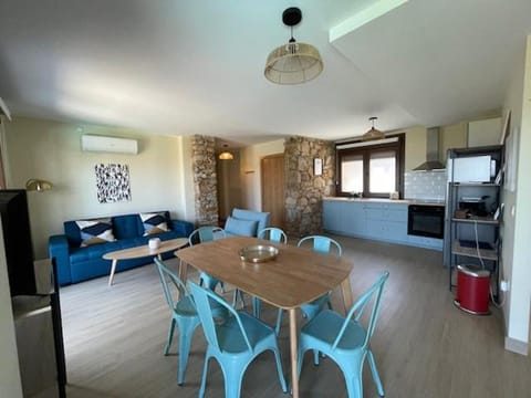 Casita Independiente y tres apartamentos con piscina Ladeira Playa House in Viana do Castelo District, Portugal