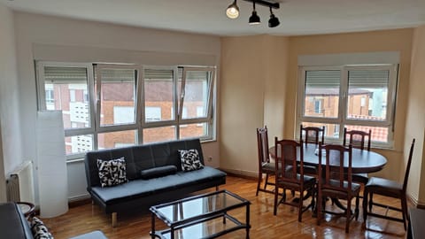 Communal lounge/ TV room, Seating area, Dining area