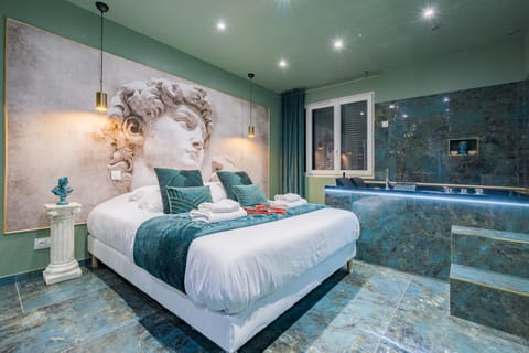 Hot Tub, Photo of the whole room